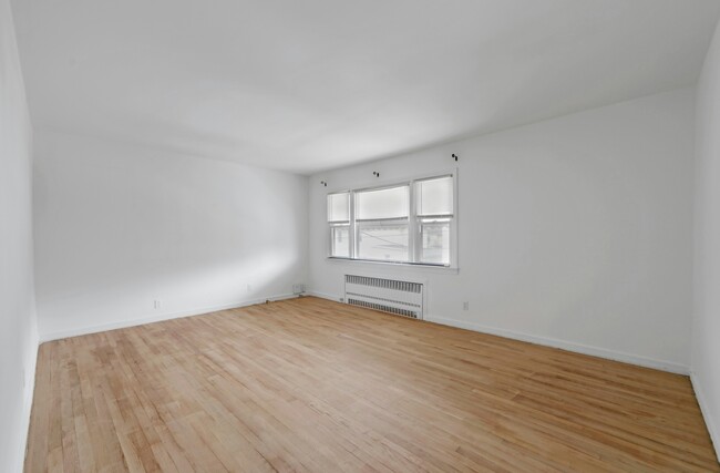 Building Photo - 271 7th St