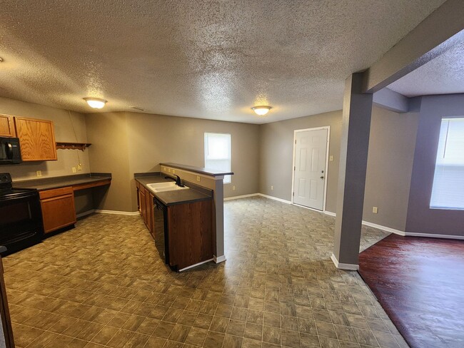 Building Photo - Great single family home!