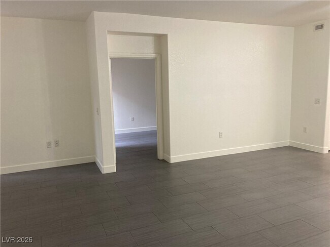 Building Photo - 2001 Quartz Cliff St