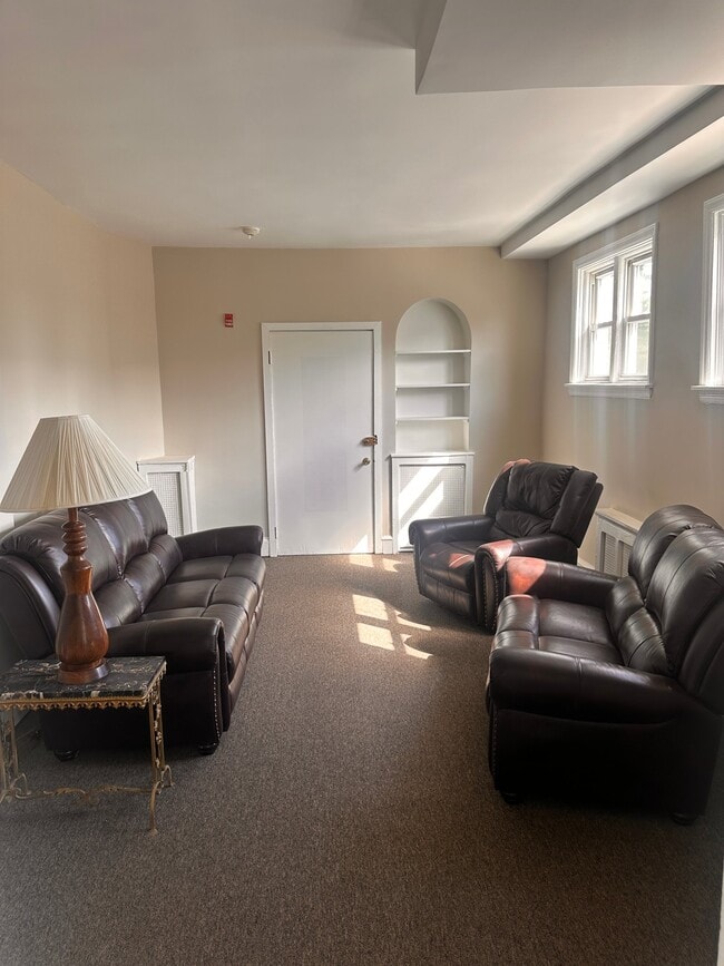 Building Photo - 5400 Lebanon Ave