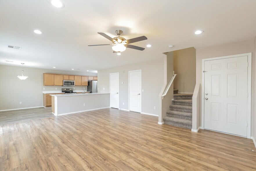 Building Photo - 5804 S 10th Dr