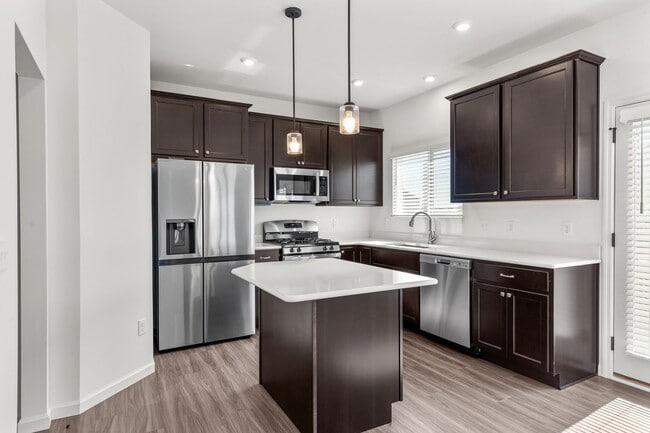 Building Photo - 126 Cardow Dr