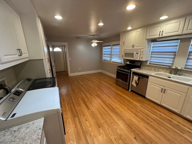 Building Photo - Fabulous 4 Bed 2 Bath One Story Craftsman ...
