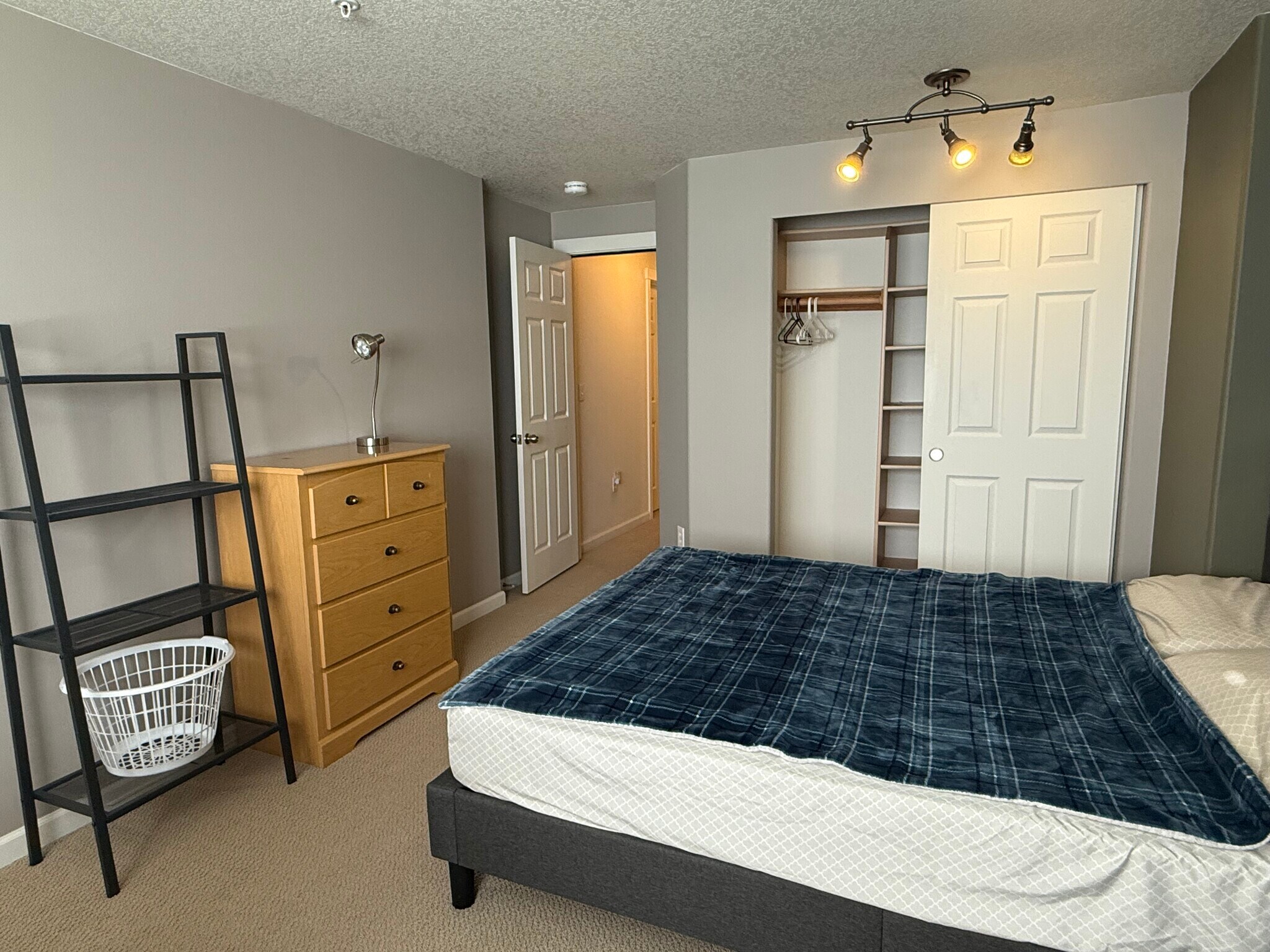 Building Photo - 10743 SW Canterbury Ln