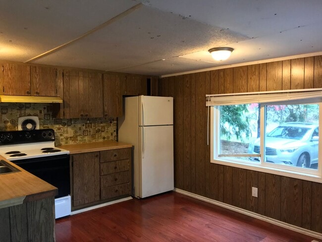 Building Photo - Charming 2 Bedroom in the Mountains!