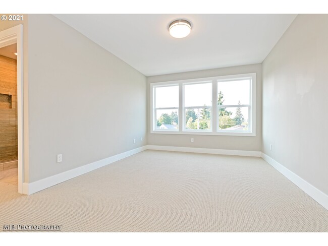 primary bedroom - 2836 NE Killingsworth St