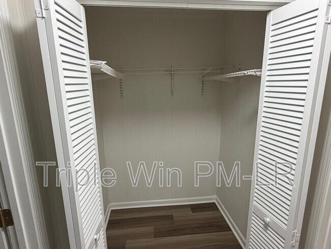 Building Photo - 8010 Westwood Ave