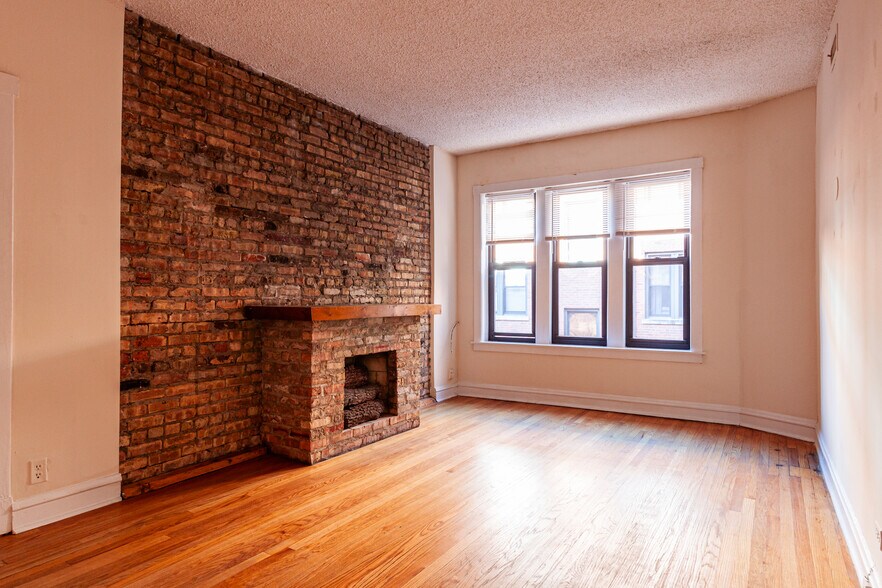 Building Photo - 3519 N Racine Ave