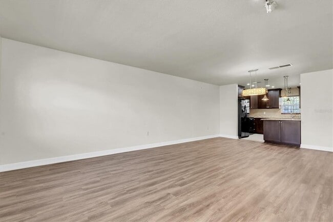 Building Photo - 701 Poinsettia Rd