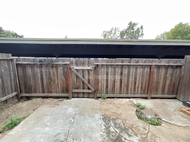 Building Photo - 292 Grecia Ct
