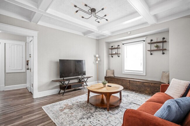 Building Photo - 325 N Bancroft St