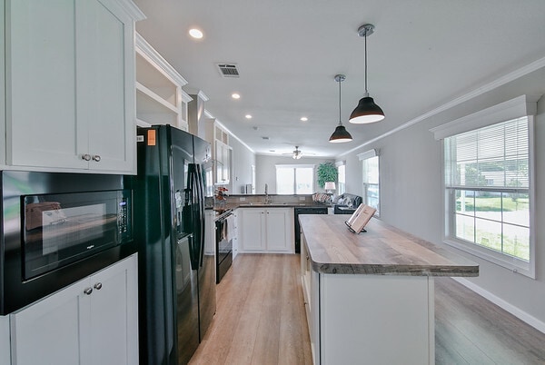 Building Photo - 475 Netherland Ave