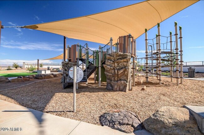 Building Photo - 1223 W Sparrow Dr