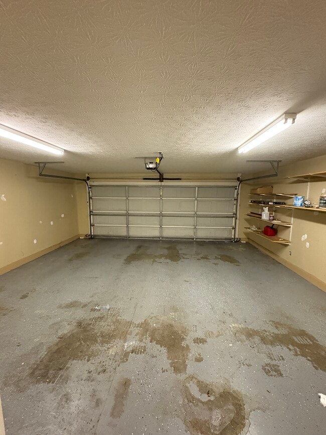 Building Photo - 918 Hallwood Ln