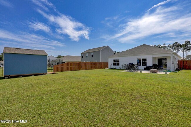 Building Photo - 519 Birdsong Dr