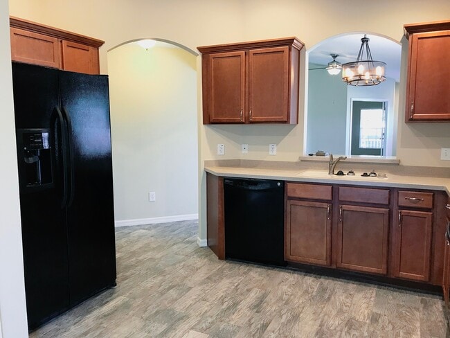 Building Photo - Beautiful 3 Bedroom 2 Bath for Rent in Spring Hill!