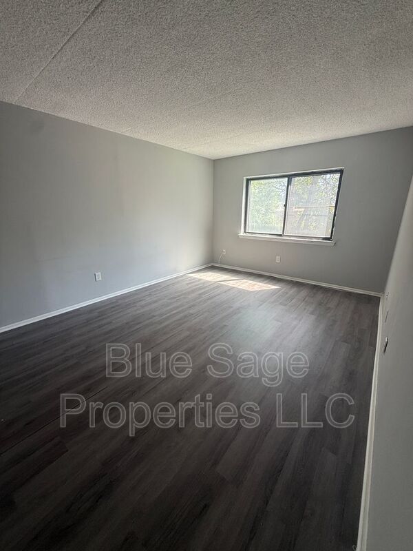 Building Photo - 722A Putnam Blvd