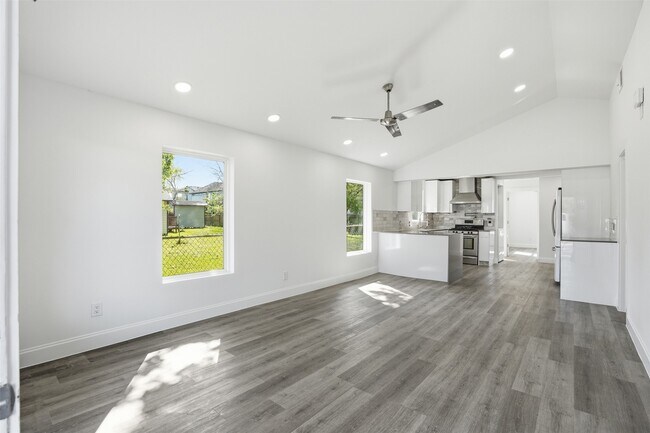 Building Photo - 4929 Creekmont Dr