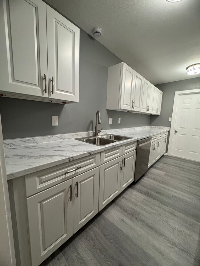 Building Photo - 5064 Springwood Rd