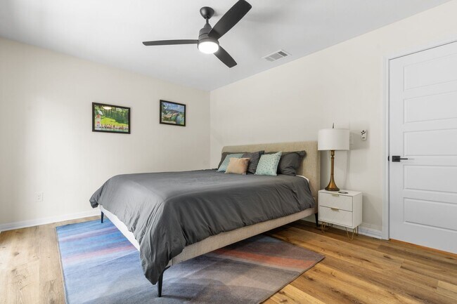 Building Photo - FULLY FURNISHED Townhome in Bobcat Village!