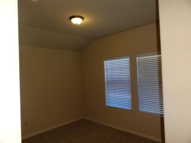 Building Photo - Cottages at Lake Creek / Freestanding One ...