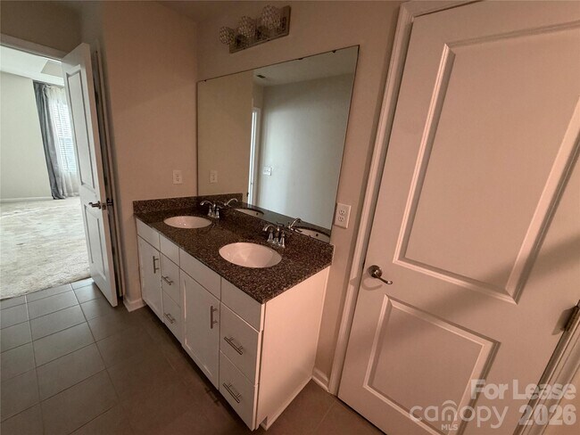 Building Photo - 318 Willow Wood Ct