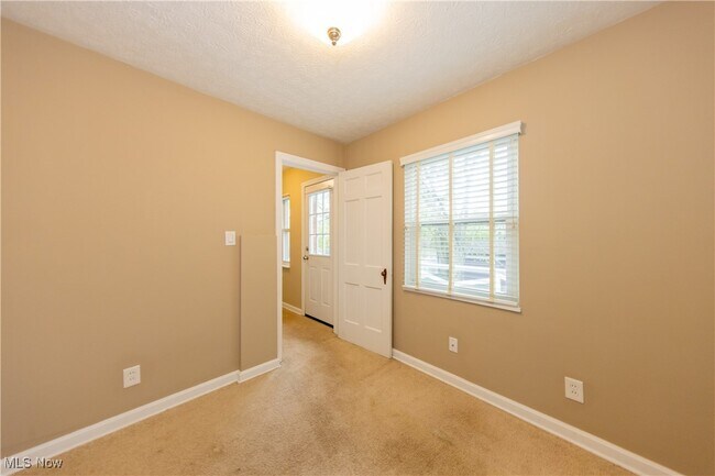 Building Photo - 3702 Glencairn Rd