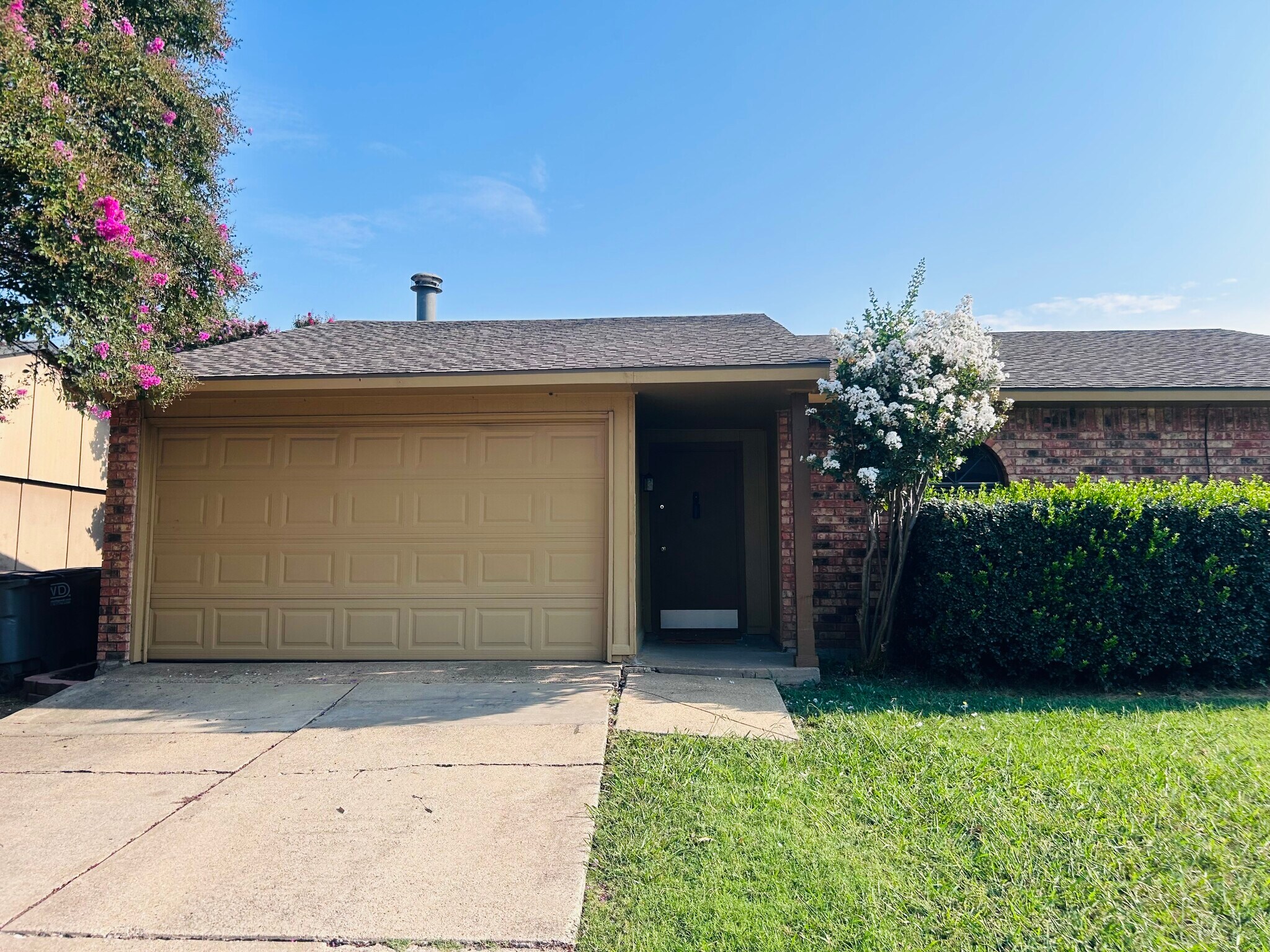 Building Photo - 511 Hanover Dr