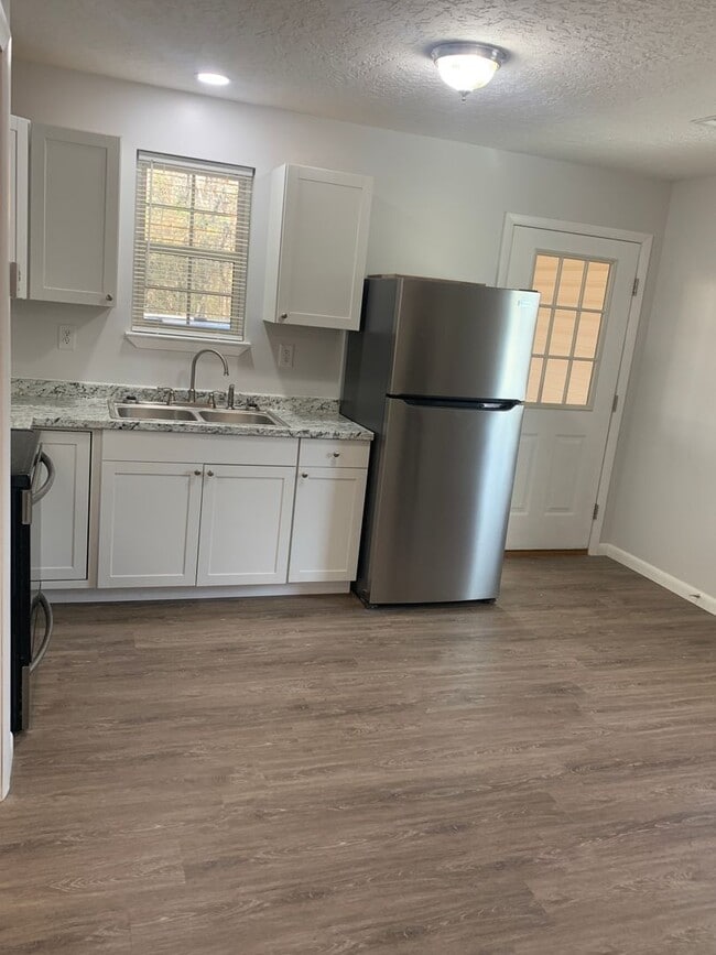 Building Photo - 966 Grayton Rd