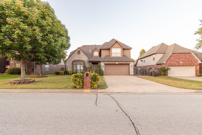 Building Photo - 5 Bed / 2.5 Bath in South Tulsa!