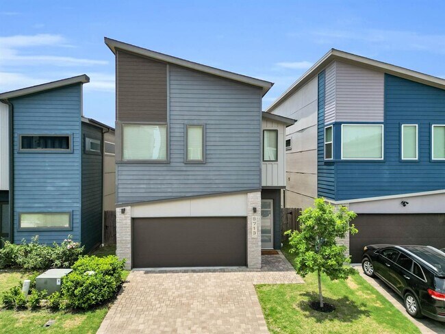 Building Photo - 5713 Pampero Ln