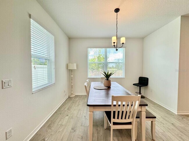 Building Photo - 5732 Newberry Pnes Ave