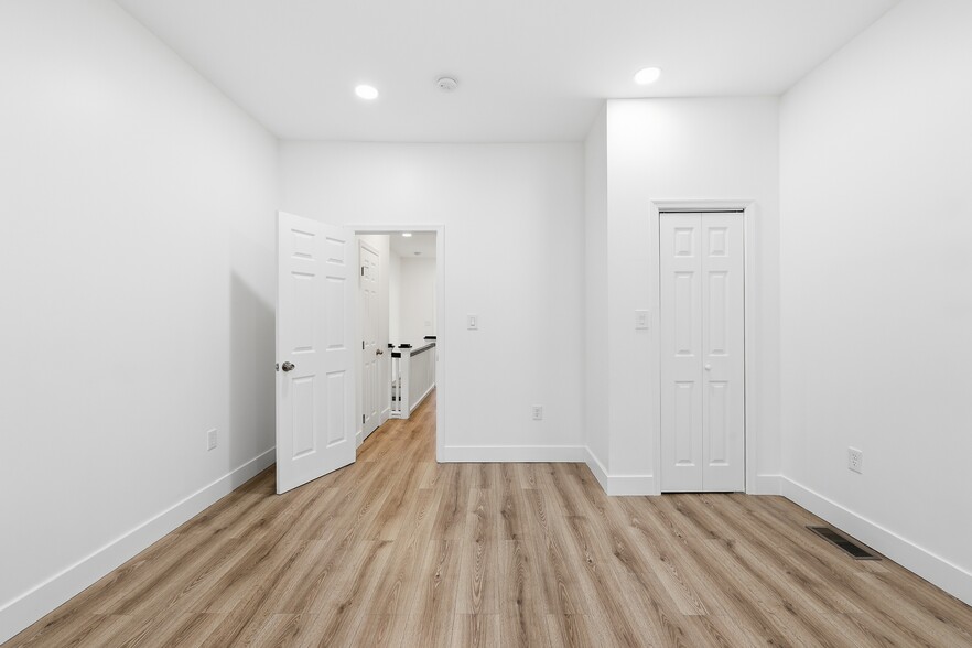 Building Photo - 2542 HARFORD Rd