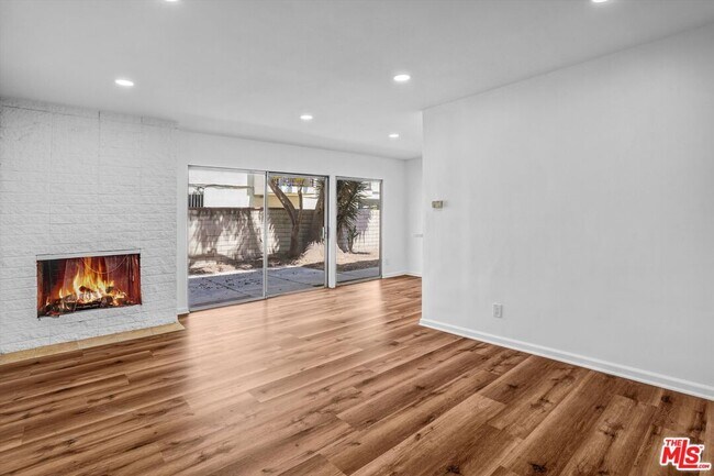 Building Photo - 3670 Greenfield Ave