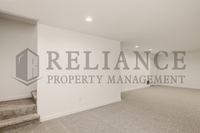 Building Photo - 5238 N Pinecrest Ct