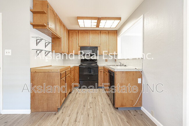 Building Photo - 883 El Capitan Ave
