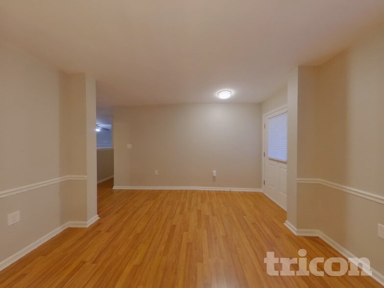 Building Photo - 2848 Village Center Dr