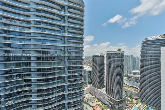 Building Photo - 1010 Brickell Ave