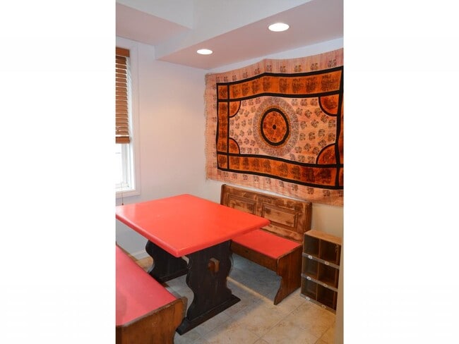 Building Photo - 58 Beech St