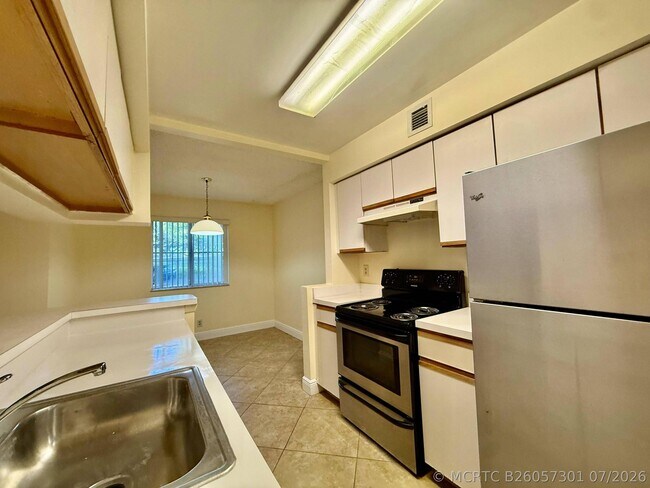 Building Photo - 9777 Westview Dr