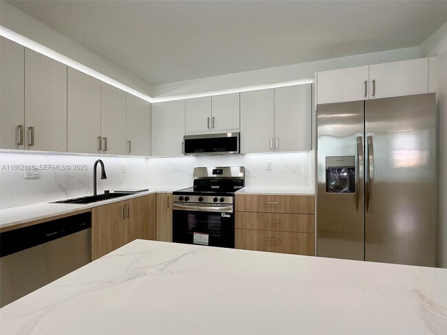 Building Photo - 18151 NE 31st Ct