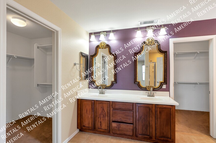 Building Photo - 15813 N Dante Dr