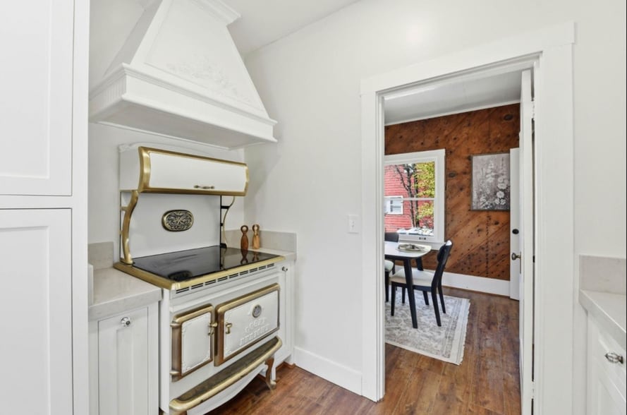 Building Photo - 179 College Way