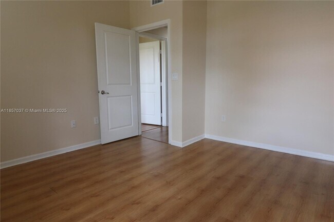 Building Photo - 5880 W Sample Rd