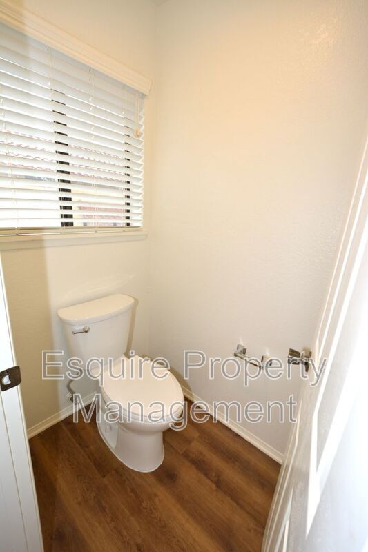 Building Photo - 1610 Oneida Pl