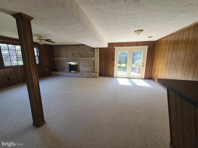Building Photo - 8812 Danewood Dr