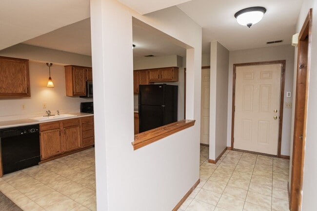 Building Photo - 3 bedroom / 2.5 bathroom Townhome for Rent...