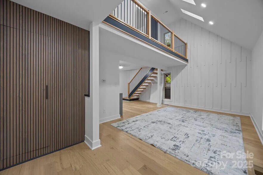 Building Photo - Room in House on Piney Path Rd