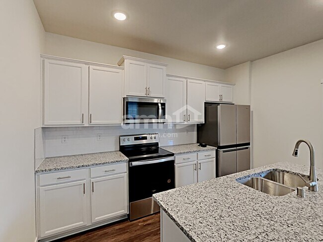 Building Photo - 33142 Ten Trails Pkwy