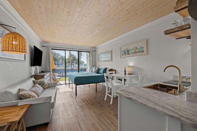 Building Photo - 214 Miracle Strip Pkwy SW